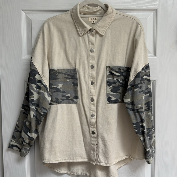 NEW POL Twill Off White Oversized Button Gray Camo Sleeve Shacket Size Small - Picture 7 of 11